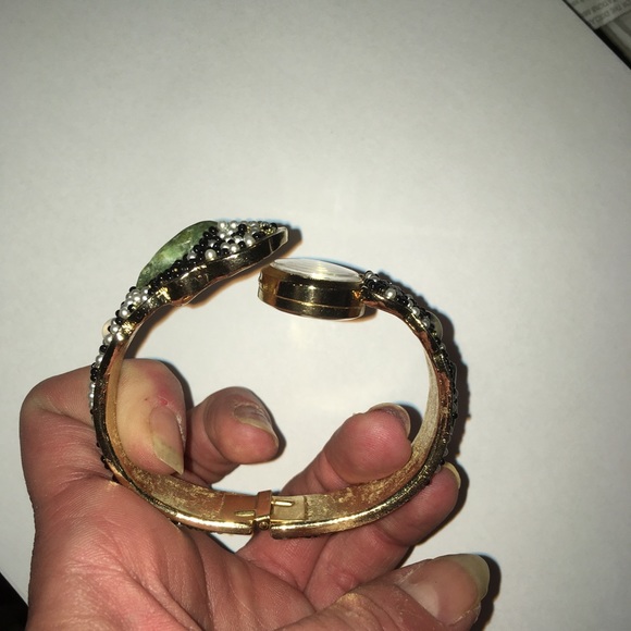 Vintage snap open bracelet/watch - Picture 2 of 3